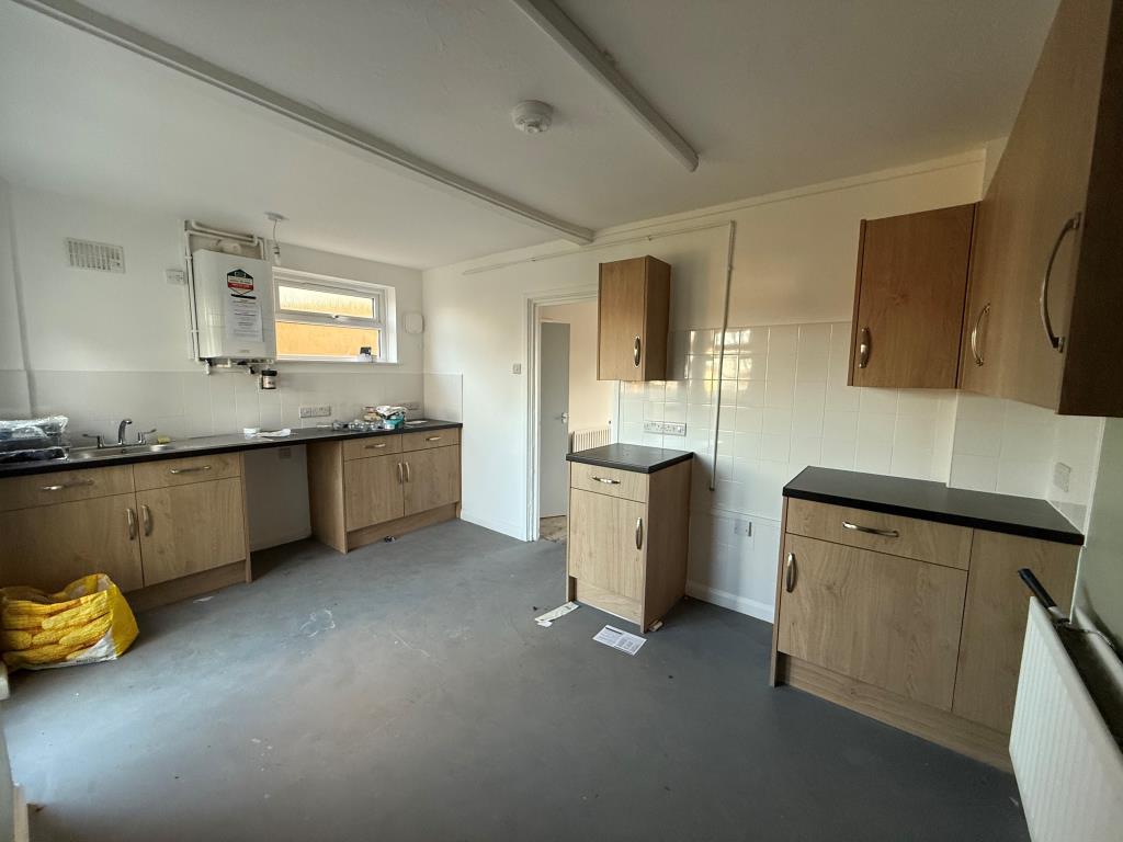 Lot: 161 - HOUSE IN NEED OF IMPROVEMENT - Kitchen with access to garden